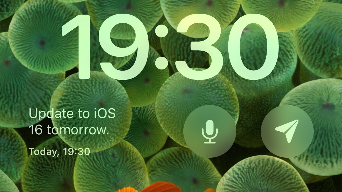 Email Me App updated for iOS 16 with lock screen widgets!